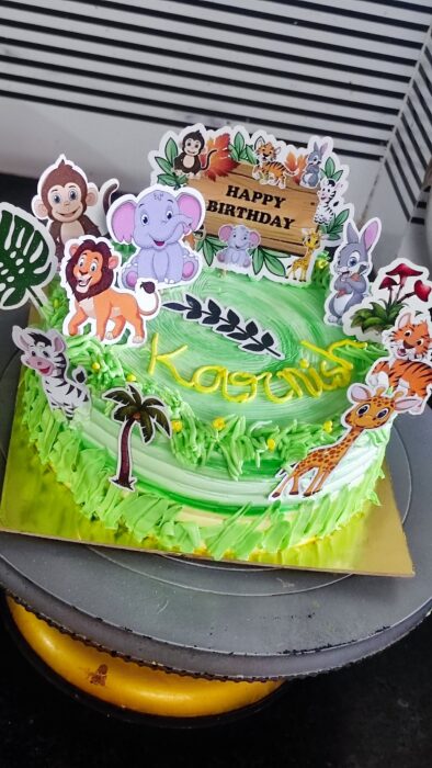 Jungle theme cake