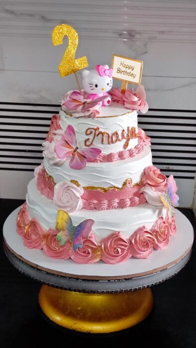 Kitty theme cake in pineapple flavour