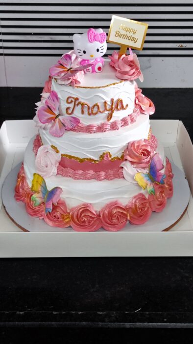 Kitty theme cake in pineapple flavour