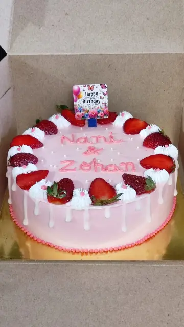 Fresh strawberry cake